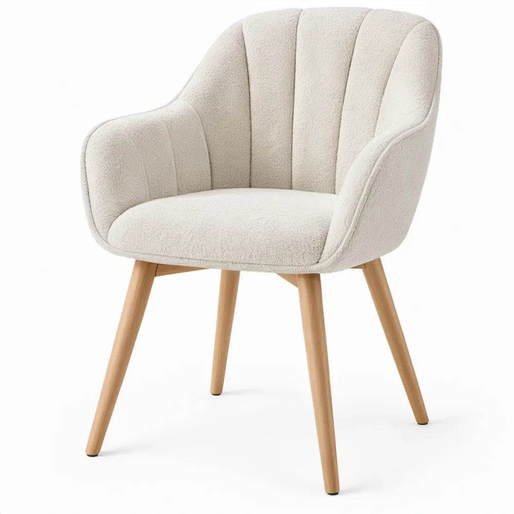 Crèmekleurige bouclé fauteuil met armleuningen en rubberhouten poten, 58 x 62 x 83 cm